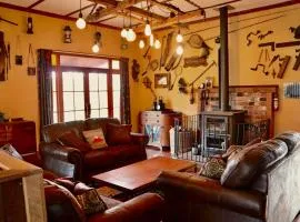 Tongariro Cottage - Hot Tub - Bring Your Dog!