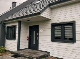 Apartamenty i domki Świerkowe, hotel in Okoniny Nadjezierne
