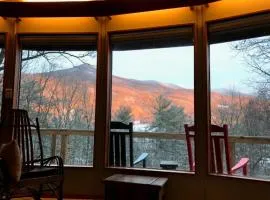 Private cabin with VIEWS FOR DAYS!