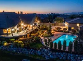 Riverton Luxury Estate with Private Pool - Family Theatre Hot Tub Gym