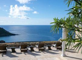 Maria Bluff Estate- Modern Renovations Sprawling Layout & Stunning Views، فندق في Cruz Bay