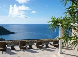 Maria Bluff Estate- Modern Renovations Sprawling Layout & Stunning Views