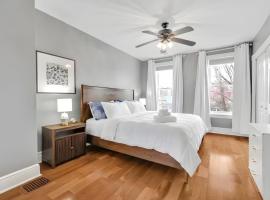 Downtown Lancaster Luxury 4BR - Garage & Parking, hotel a Lancaster