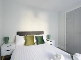 Large 4-Bedroom House in Banbury