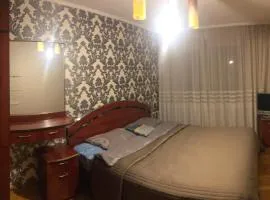 Трьохкімнатна квартира неподалік центру