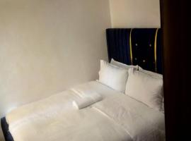 Vegaz Suites, The home of royal audacious comfort, hotel pantai di Kisumu