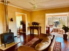 The Sculptors Cottage - Tamborine Mountain