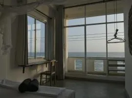 The Stables Oceanfront Hotel Midigama