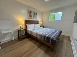 North Barrie !D Stylish and Spacious Private Bedroom with Shared Bathroom