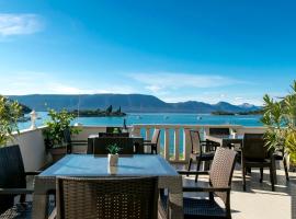 Apartments Beach house Blace, hotel en Blace