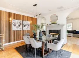 Casa Blanca - Luxury InstaWorthy Retreat with Hot Tub & Theater