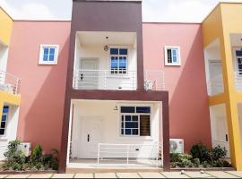 Two Sisters Villa, hotel in Accra