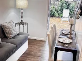 Private Suite Apartment 3 Miles to the Beach