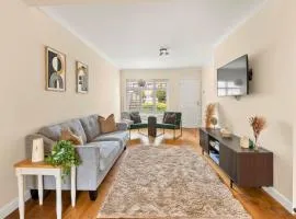3 Bed House in Windsor, by ARP Homes, Driveway Parking and Big Garden, Close to Castle, Legoland & Town Centre