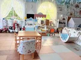 Niebieski Domek - Gościmy tylko Dzieci z Rodzicami - u nas dzieci to VIPy!