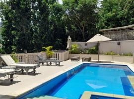 Bayview Villas - Sea Side THREE Bedroom Apartment, Hotel in Mahé