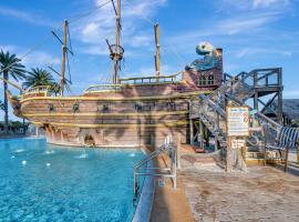 2BR Fireworks View with Pool & Spa 5 Minutes to Disney, hotel a Vineland