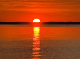 Marina Access and Lake Views Family Gem in Onamia, hotel em Onamia