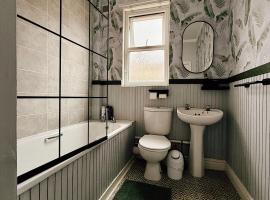 Rock Ferry home, Hotel in Birkenhead