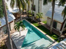 Casa Palma - 2BR - Pool Palms & Paradise，位于Lafitte的酒店