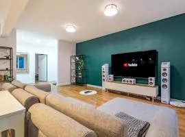 ADM Elegant Residence - FREE Garage Parking, TV