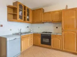 Six Bedroom Holiday House With Pool