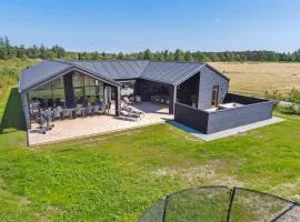 Stunning Home In Ålbæk With Sauna