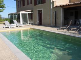 Holiday Home in Rasteau with Private Pool, Hotel in Rasteau