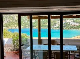 Casa Mariuccia Baja Sardinia, 80 m a piedi dalla spiaggia, vista mozzafiato sulla baia, Parcheggi coperti privati