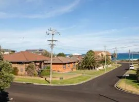 Beares Beach House - 7 Mill Street- Large, central