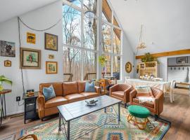 Epic Mountain Retreat | Hot Tub & Sauna | Fire Pit, hotel v destinaci Baxter