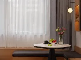 Clouds April Hotel, Dianchi South Asia Style First City Branch