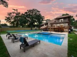 Pickleball & mini-golf, Pool/Spa, Epic Gameroom!