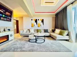 Luxurious 4 bedroom apartment near the beach