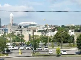 Grand View - Walk to Falls, Casino & Attractions