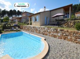Villa in Joyeuse with Private Pool & History, hotel en Joyeuse