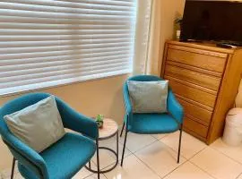 SUITE 4, BLUE PAVILION - Steps to BEACH