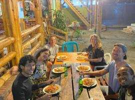 Onda Hostel Mompiche, guest house in Mompiche