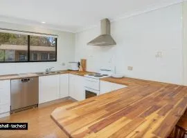 Cuttagee Beach Cottage 2