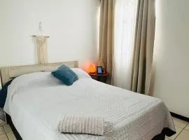 Refugio Cálido en San Francisco de Heredia Baño Privado y Excelente Ubicación