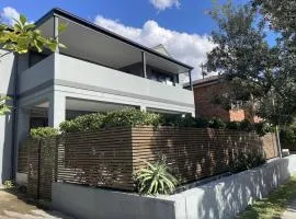 Manly Modern 3 Bedroom Home - Duplex