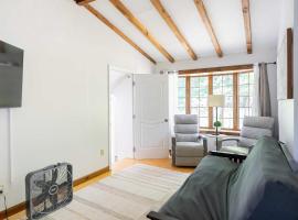 Spacious Two Bedroom Apartment, villa in Wayland