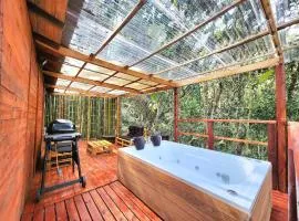 Cabaña en Medio del Bosque con Jacuzzi - Santa Elena