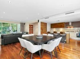 Walk to Beach Coastal Home in Coogee