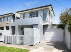 Home Away From Home - Maribyrnong Boutique Townhouse
