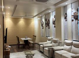 The Skyland Hotel And Restaurant, hotel in Tuljapur