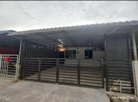 28 Pauh Indah Homestay