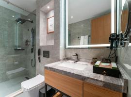 Bamus Sarovar Portico Kampala, hotel em Kampala