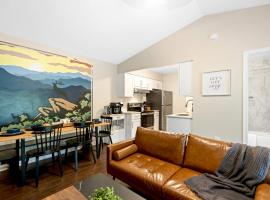 SpiderMan in SNP~FamilyGetaway~Arcade~HotTub~ESVE, Hotel in Fairview