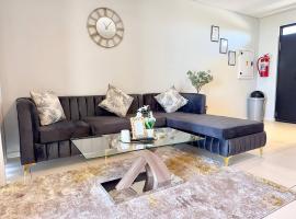 Jazlyn KJG CBD Balcony & Aircon Loft at 51 on Lazarett, hotel i Windhoek